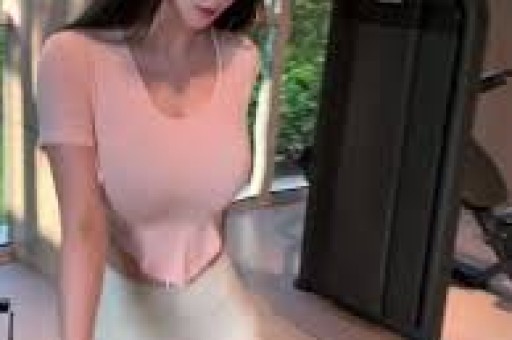 演员卢昱晓因盗摄争议道歉登上微博热搜榜首